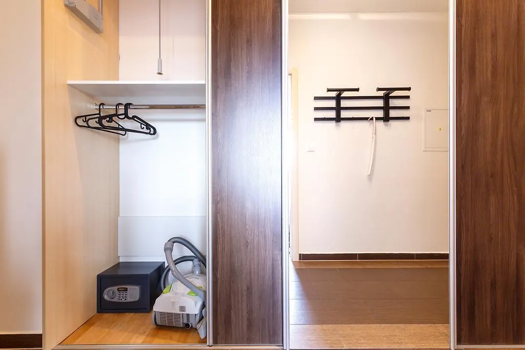 Modern Apartment with 2 bedrooms Karlsbad 0*,  Tsjechië